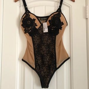 Top Chic nude/ black lace bodysuit